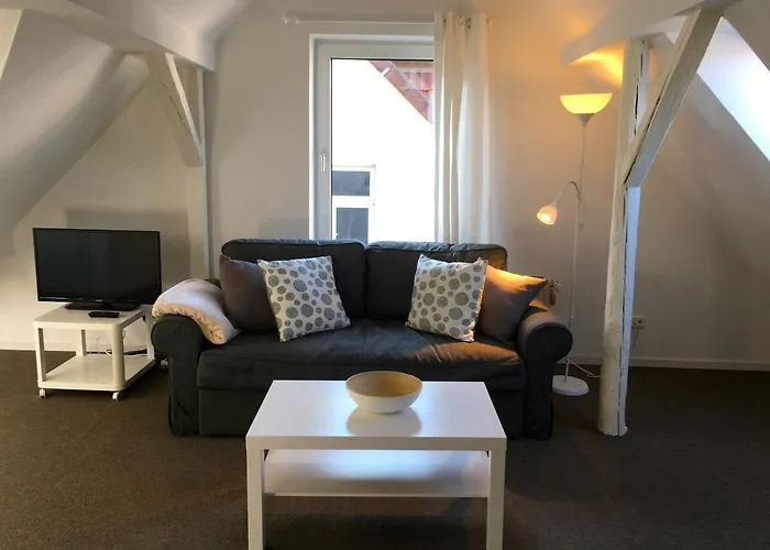 Emilie Детмольд